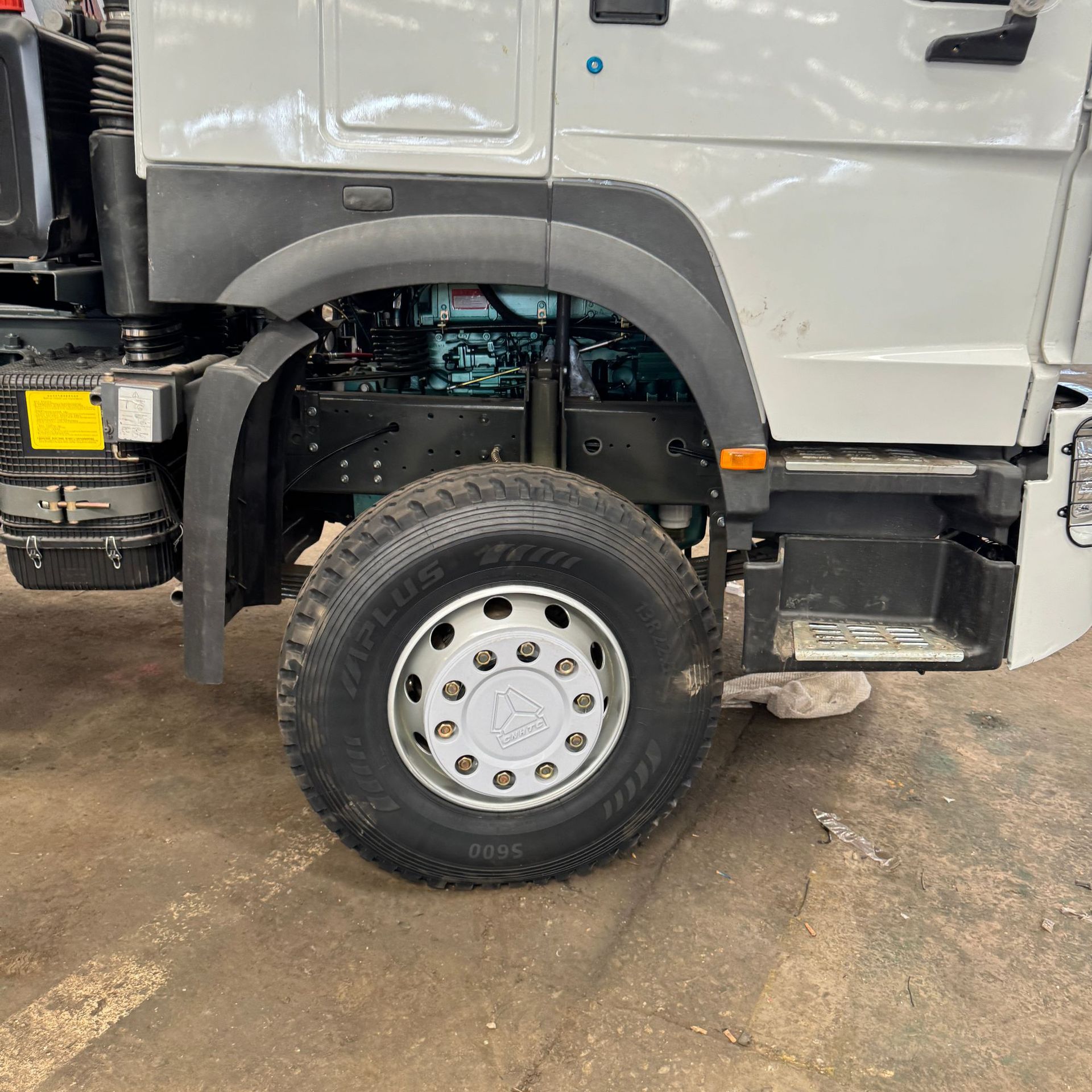 Exporting Used Sinotruk Howo Dump Trucks, Earthmoving Trucks, and Tipper Trucks to Africa, 371 Horsepower, 6X4 Rear Eight-Wheel Drive