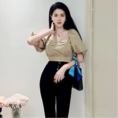 春夏の新スタイル Liu Yifei のカジュアルな V ネック パフ スリーブ シャツ トップとパンツ