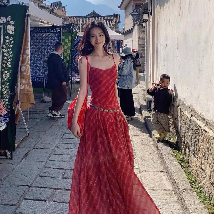 云南新疆沙漠度假穿搭复古红色格子吊带连衣裙女夏季收腰大摆长裙|undefined