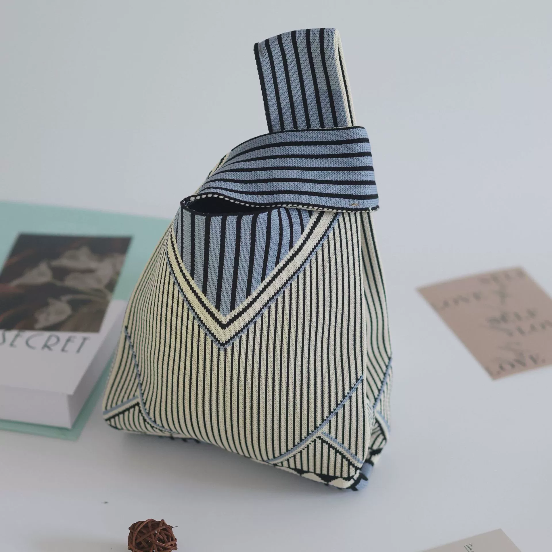 **Trendy Straw Shoulder Bag by 棉立坊 - Perfect for Fashion-Forward Internet Celebrities!**