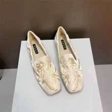 国风新中式方头平底单鞋韩版新款软底旗袍鞋复古刺绣加绒毛毛瓢鞋