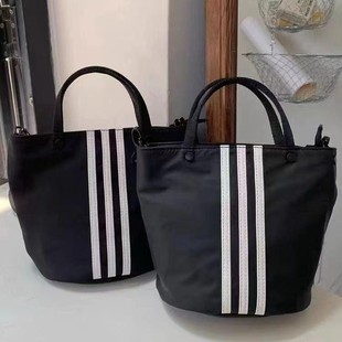 С�����l����������e�ٴ�ˮͰ���¿�ţ��С����μ�б���Ů