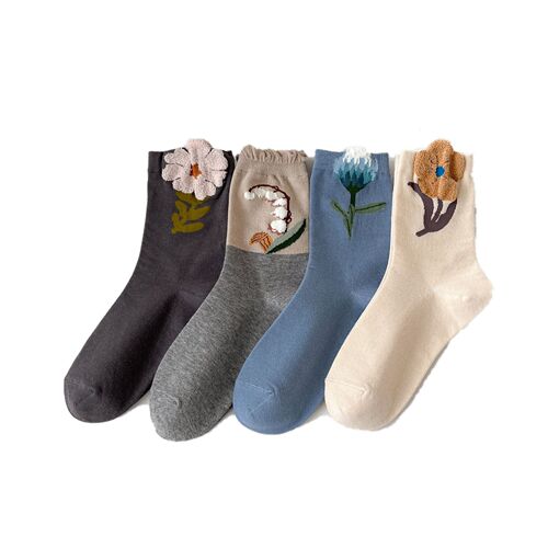 Women's socks pure cotton spring and summer mid-tube three-dimensional flower cotton socks small flower Japanese fashion Internet celebrity casual women's socks wholesale