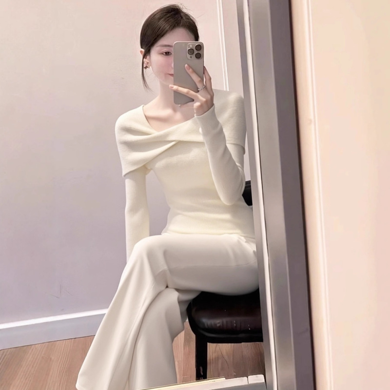 One-Shoulder White Sweater Top, White Pants Suit, French Style, a Complete Set of Beautiful Daughter-Style Outfits