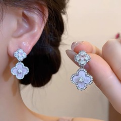 キラキラピンク四葉草ピアス女性ファッションイヤリング2025新型起爆高級感大衆デザイン感耳飾り
