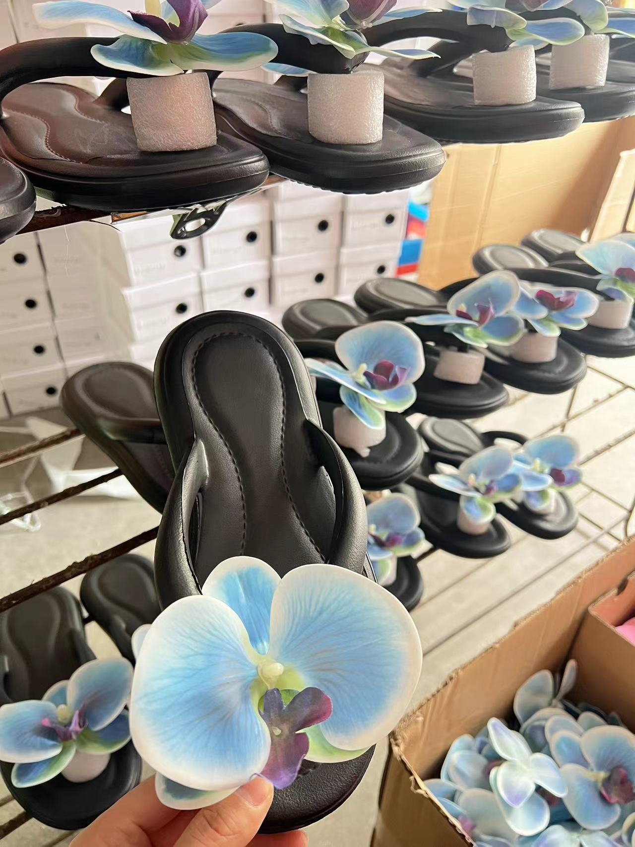 Chanclas de flores de bricolaje Yi Mengling el mismo estilo Phalaenopsis zapatos de playa para mujer pisando mierda sandalias y zapatillas casuales de verano