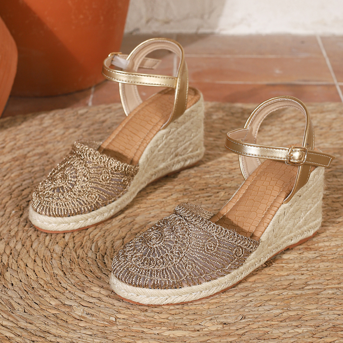 Comercio exterior transfronterizo Baotou sandalias 2026 nuevo Amazon moda caliente universal gran hebilla aumento de altura zapatos huecos