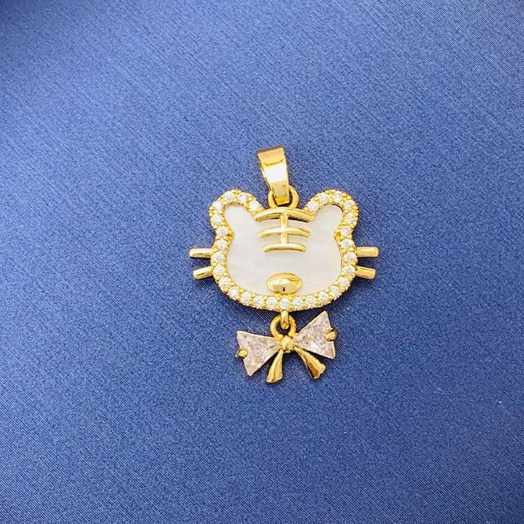 Tiktok Venta caliente colgante al por mayor auto-seleccionado 100 cobre colgante único con fuente de cadena de fábrica al por mayor sin cadena