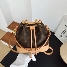 �羳2025�¿�r��Ůʿб���С���͹�������KˮͰ��ͨ�چμ��