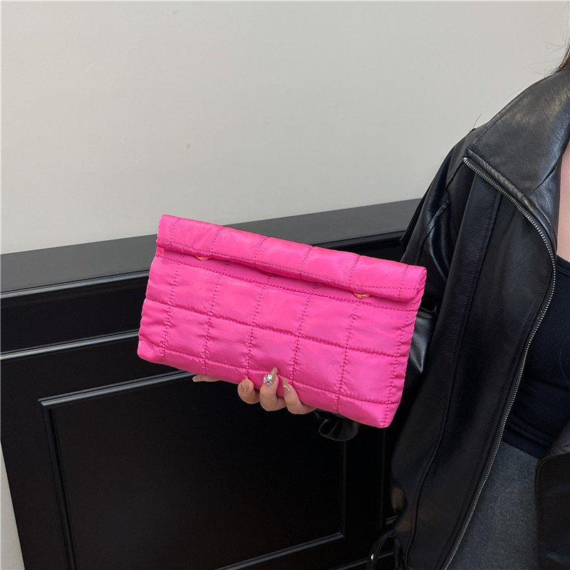 Simples paquetes de cena coreanos de color sólido de estilo extranjero para mujeres de alto nivel temperamento personalidad de fiesta bolsa de mano