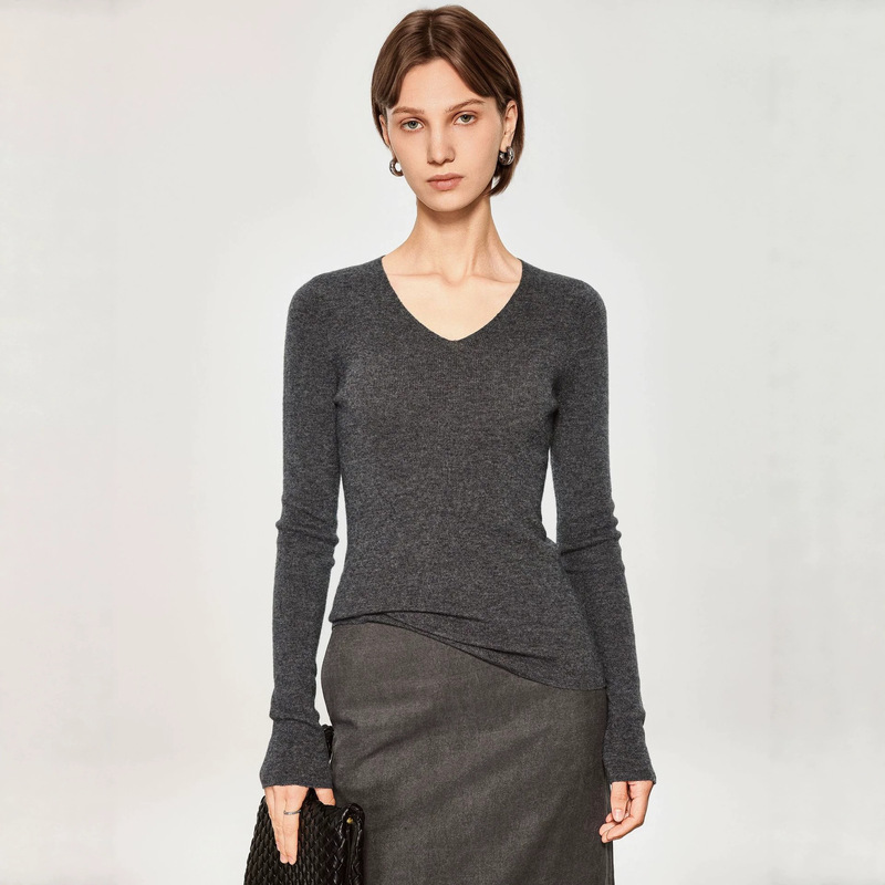 Soft and Smooth All-Wool Base Layer Sweater for Women, Autumn Season, Seamless Slim-Fit Velvet-Feel V-Neck Knitwear Soft and Smooth All-Wool Base Layer Sweater for Women, Autumn Season, Seamless Slim-Fit Velvet-Feel V-Neck Knitwear