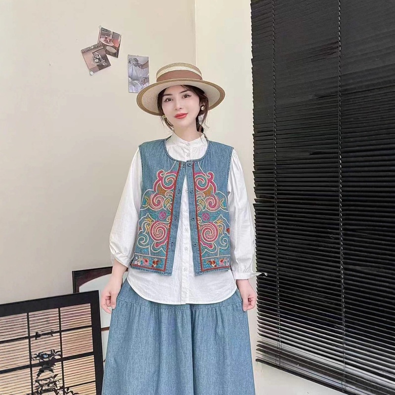 2025 Autumn New Style National Style Retro Embroidery Crochet Denim Set Loose Round Neck Cardigan with Inner Shirt for Women