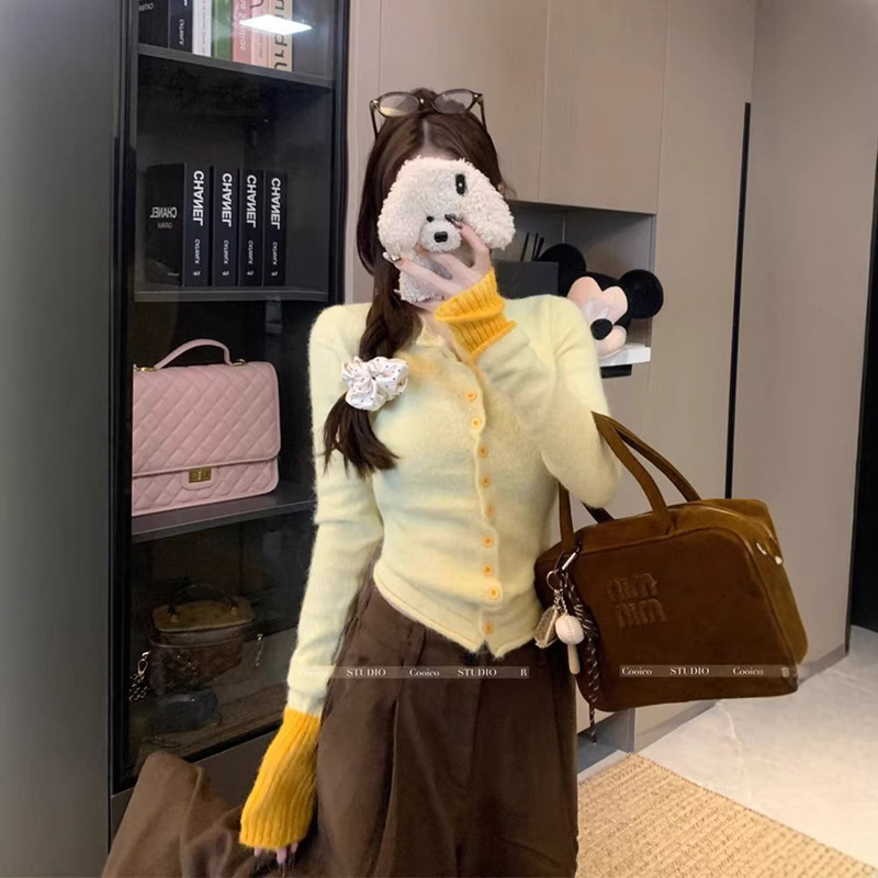 Korean-Style Yellow Patchwork Faux Two-Piece Long-Sleeve Knit Cardigan for Women, Soft and Cozy Short Sweater for Autumn and Winter Korean-Style Yellow Patchwork Faux Two-Piece Long-Sleeve Knit Cardigan for Women, Soft and Cozy Short Sweater for Autumn and Winter
