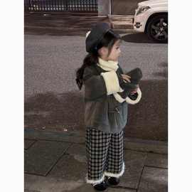 中大女童韩系秋冬2025套装新款儿童洋气宝宝外套加绒裤子冬装手套