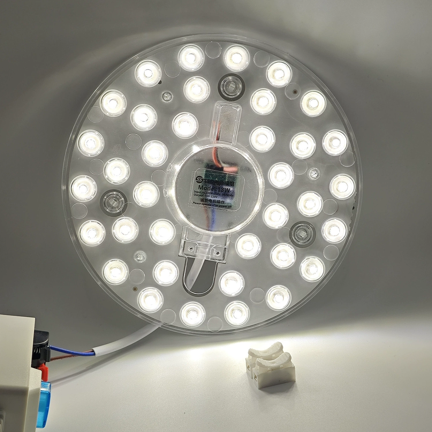 Светильник потолочный LED, источник света, линейный свет, сменные магнитные аксессуары, три цвета, защита глаз, комфортный световой спектр