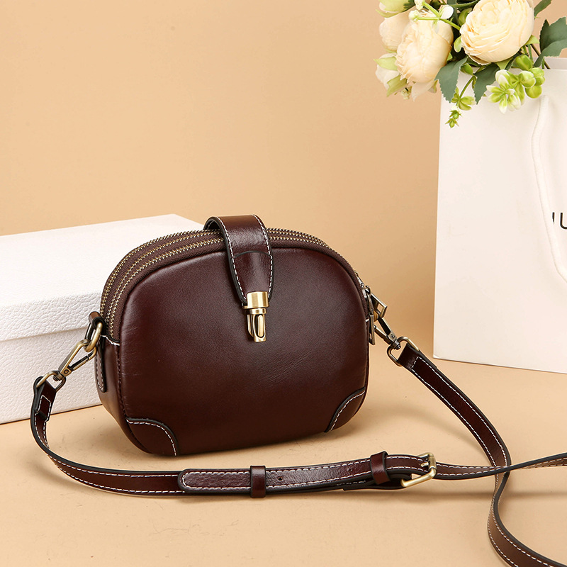 leather retro fashionable shoulder bag