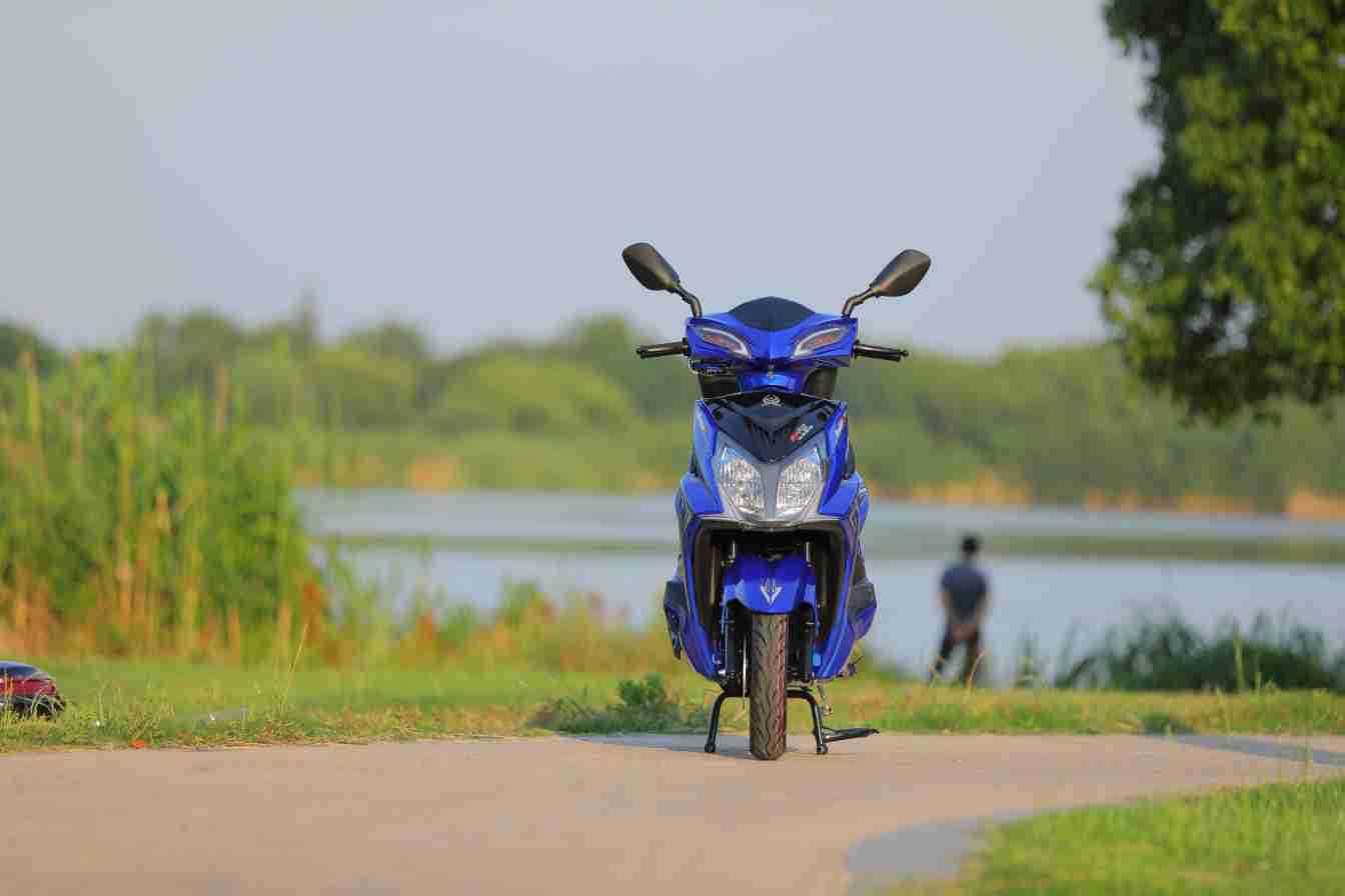 Brand New Domestic Fuel Scooter, High Power, Long Battery Life, Fuel-Saving Motorcycle, Adult Commuting and Long-Distance Running King