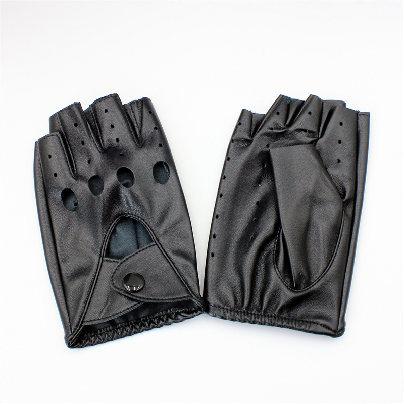 여성 손등 네 개의 눈이 빈 검정색