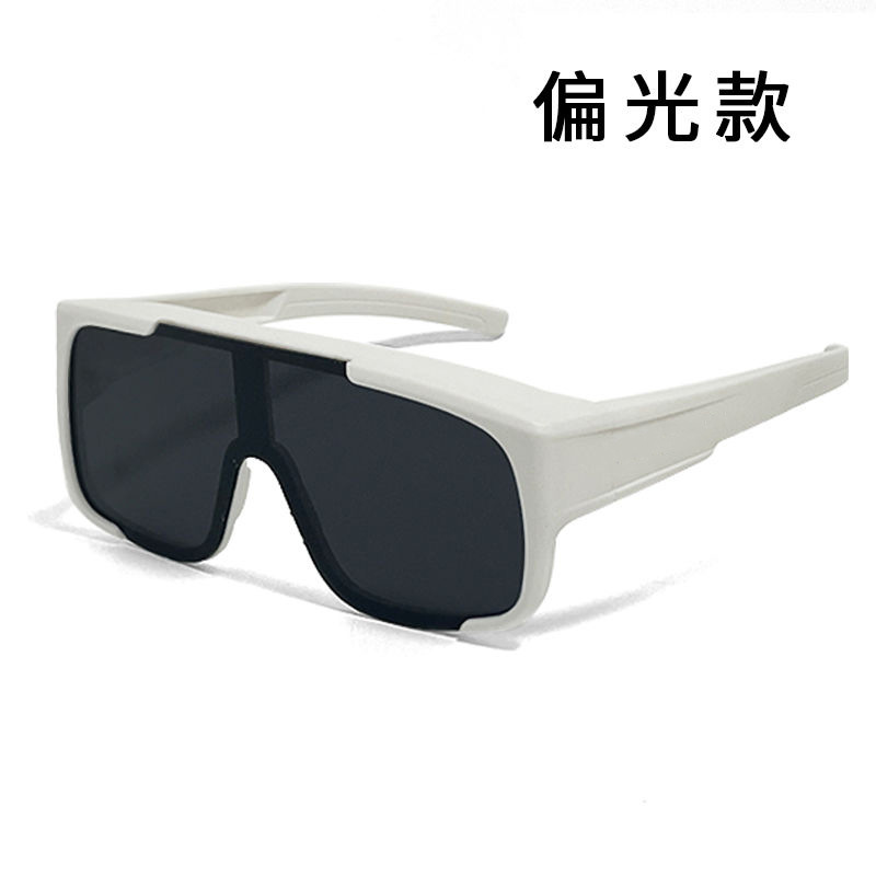 Серая пленка в белой оправе (можно носить очки для близорукости), поляризованная версия