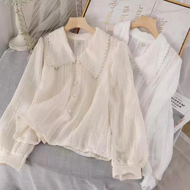 Spring and Summer French-Style White Chiffon Shirt with Doll Collar for Women, Featuring a Unique Design, Trendy Lace, and a Sweet Fashion Aesthetic