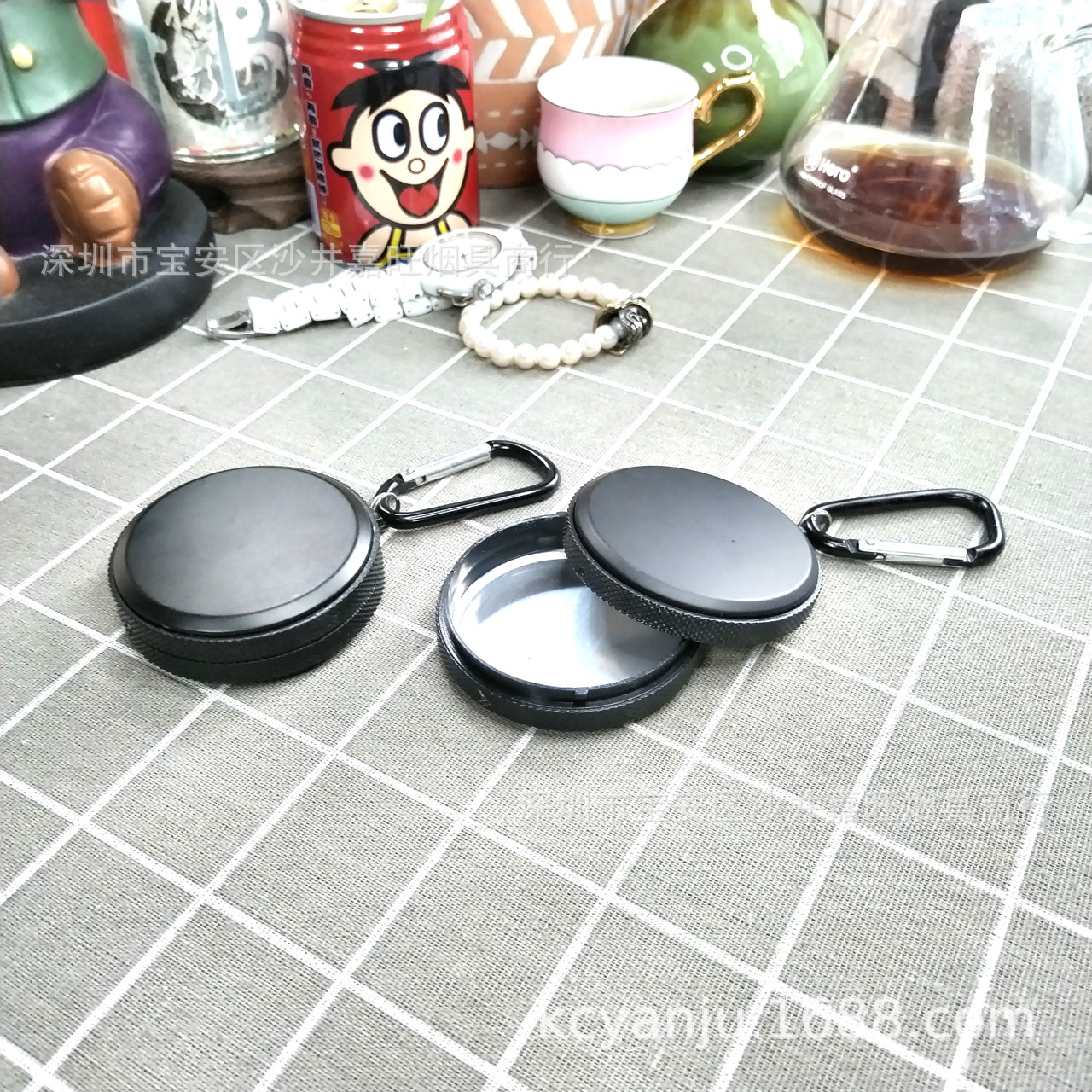 Creative fashionable small handheld travel ashtray