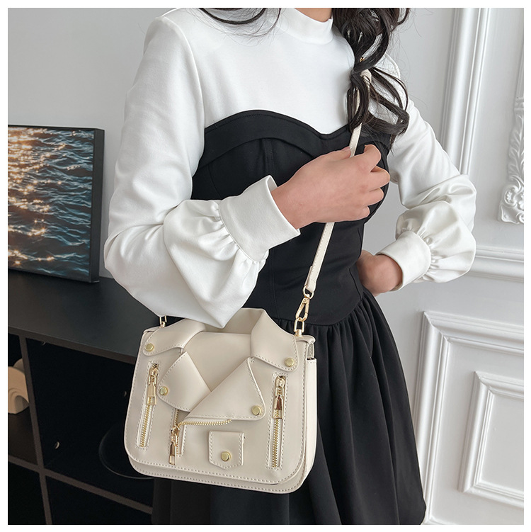 Women's Small Pu Leather Solid Color Basic Square Lock Clasp Crossbody Bag display picture 3