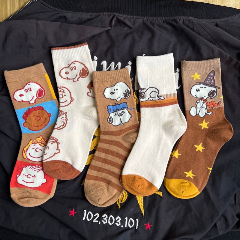 Snoopy cartoon mid-calf socks for women, cute anime cotton socks, Japanese style trendy couple socks, cotton versatile long socks for men