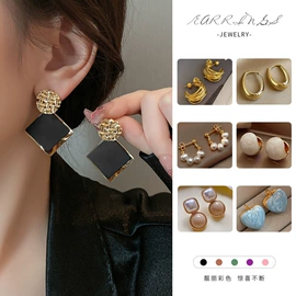 耳环;耳钉;耳扣