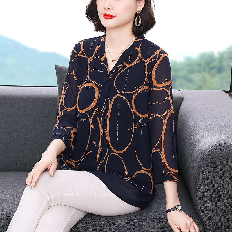 Mom's three-quarter sleeve chiffon shirt top 2023 early autumn new middle-aged and elderly plus size women's loose belly covering shirt Mom's three-quarter sleeve chiffon shirt top 2023 early autumn new middle-aged and elderly plus size women's loose belly covering shirt