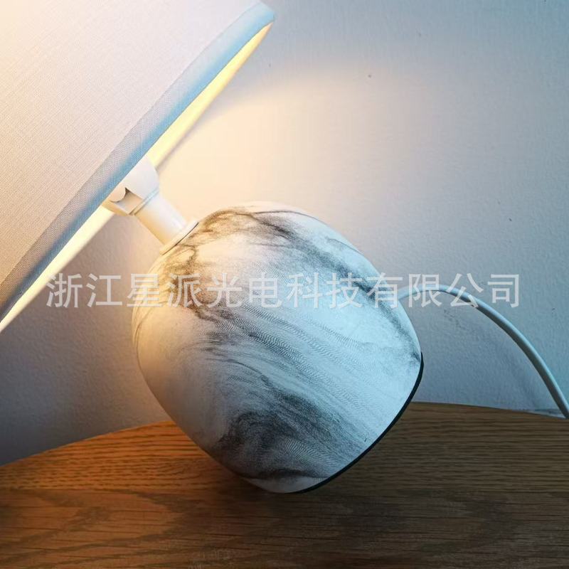 国境を越えたアマゾンのレトロな陶磁器の布芸の電気スタンドのアイデアは簡単です。|undefined