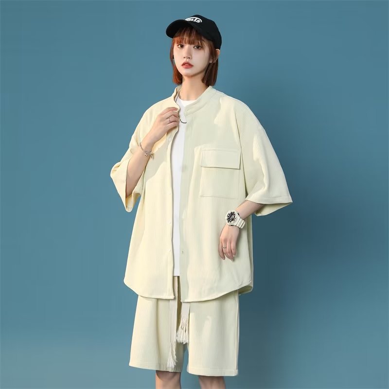 2024 nueva moda estilo de Hong Kong traje de caída de seda de hielo de alta calidad pantalones cortos de camisa de manga corta para hombre estilo de tendencia de control de conjunto para hombre