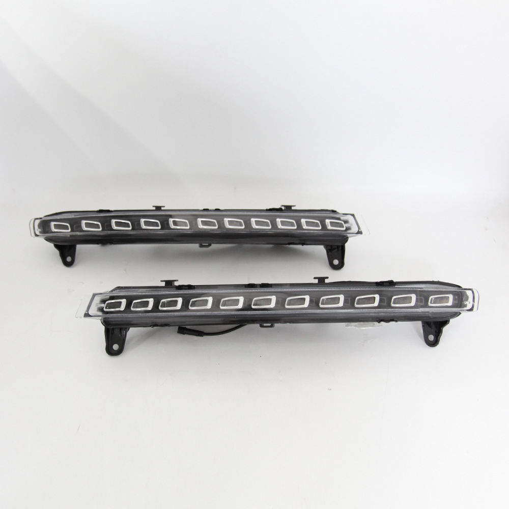 Adecuado para Audi Q7 Luz de marcha diurna Q7 baja configuración actualización alta configuración diurna traje de luz