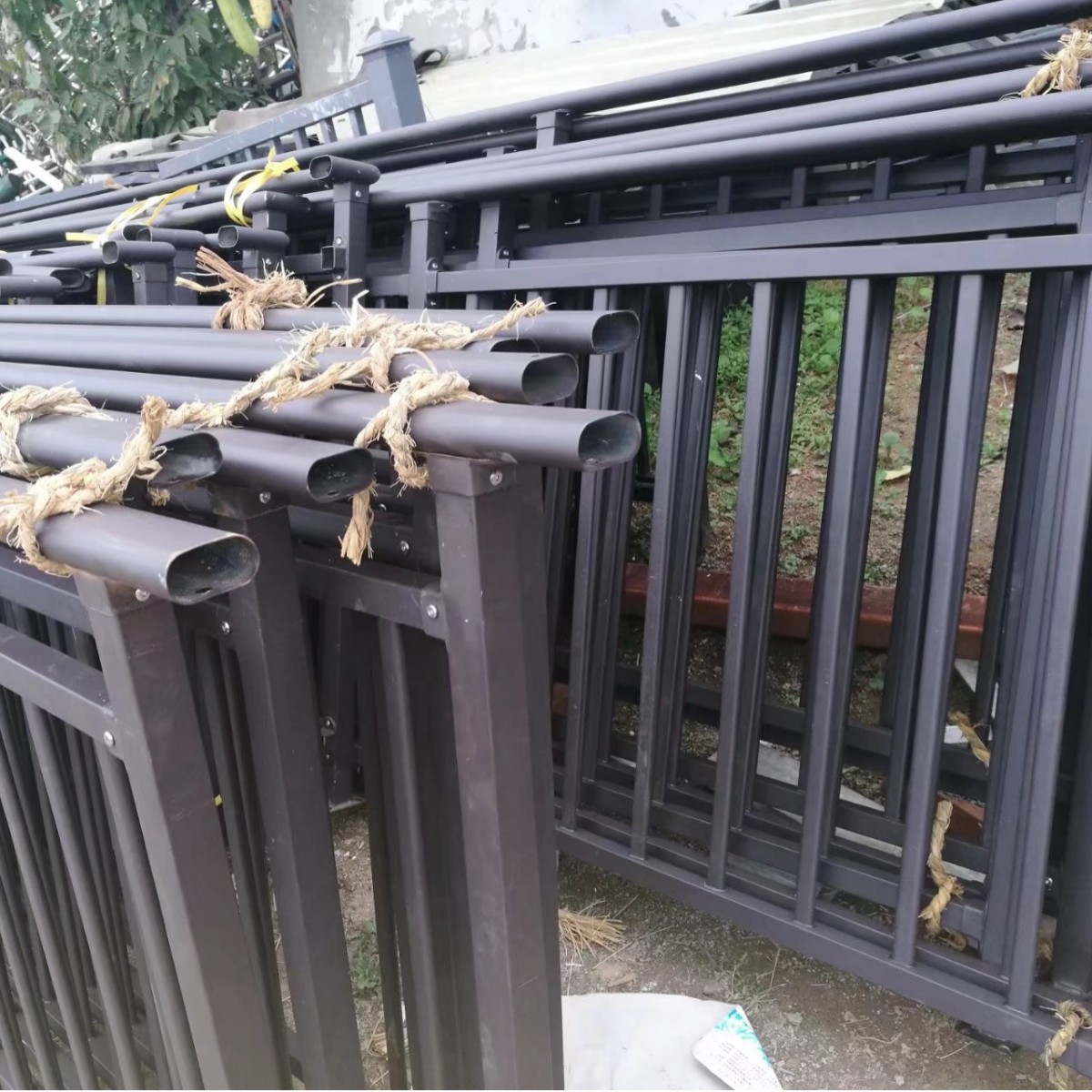 厂家供应道路护栏交通护栏公路隔离栏市政围栏款式新颖耐用防护