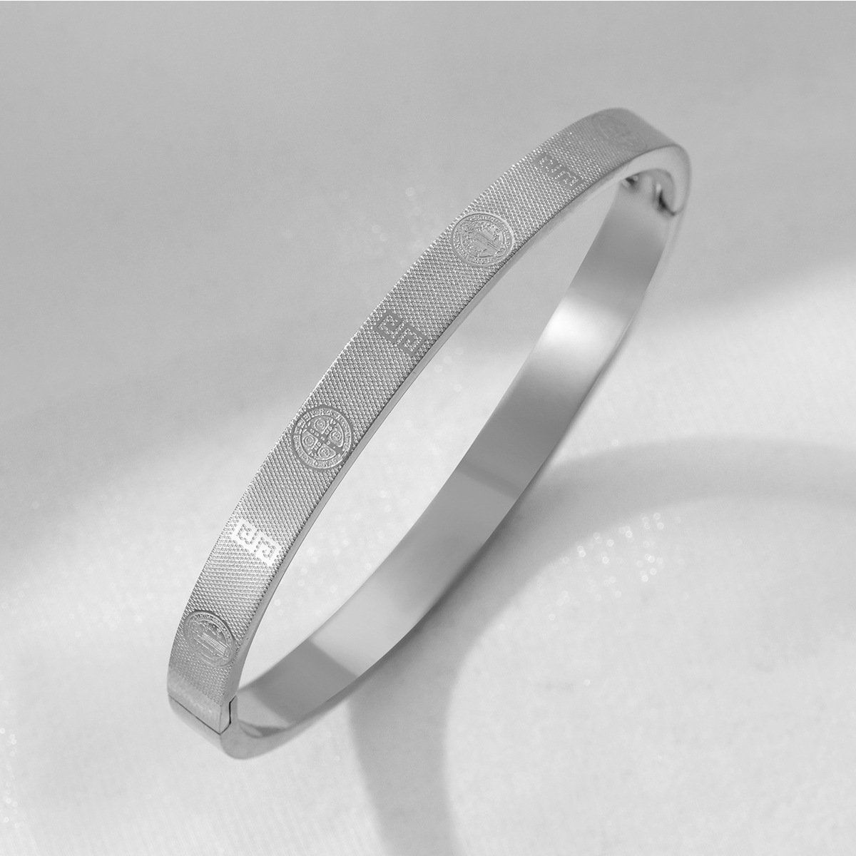 22g Weight Bangle Classification Titanium Steel Chain Material 1 Piece Quantity Holiday, Daily Occasion Titanium Steel Material Symbol Pattern Women's Gender Plating Design Retro Style Retro Symbol Titanium Steel Bangle In Bulk 4
