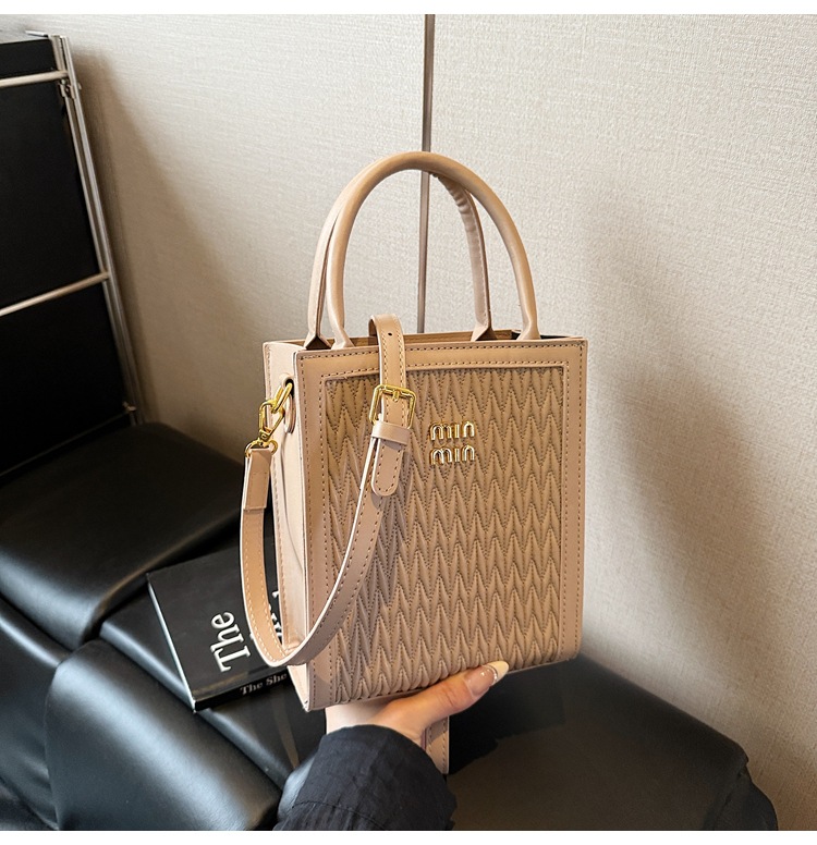 This year, the "Small Bag Women 2025" new trendy summer fashion, versatile and niche design hand-held shoulder crossbody bag is in vogue undefined