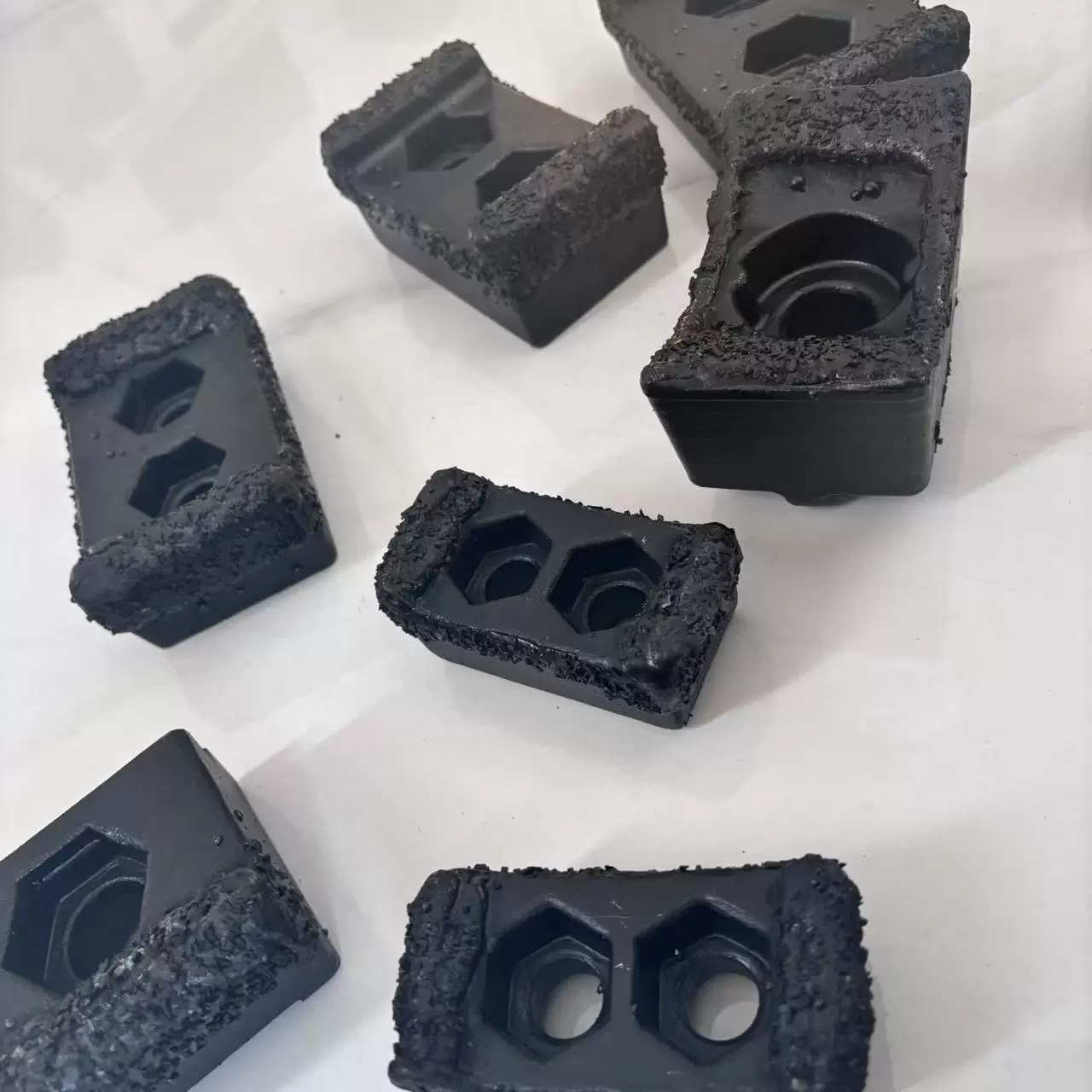 综合破碎机锤头异性锤头锤式粉碎机配件合金颗粒耐磨高耐磨