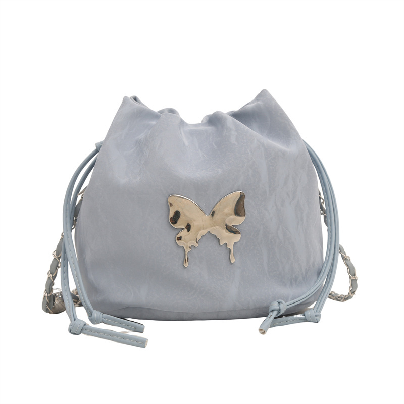 2024 nuevo diseño de nicho de la cadena popular de este año bolso pequeño bolso de mensajero de mariposa femenino hermoso bolso de cubo de un solo hombro