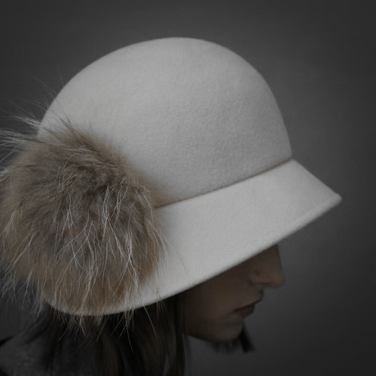 French-Style Light Luxury Wool Felt Hat for Women, Artistic Socialite Lady Style Cloche Hat with Fox Fur Pom-Pom Fashion Hat, Two Types of Decoration