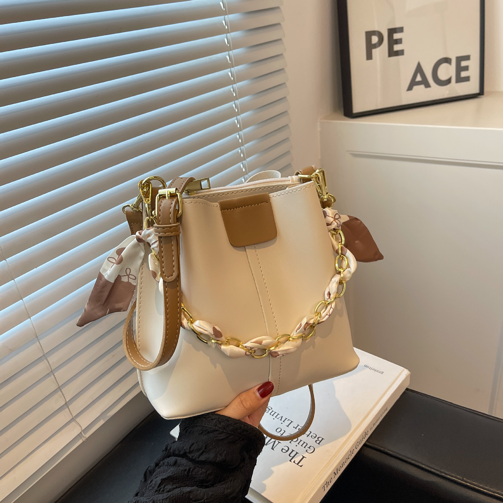 Elegant Women's Bag 2024 New Simple Trendy Universal Minority Color Contrast Texture Silk Ribbon Chain Top Handle Bucket Bag