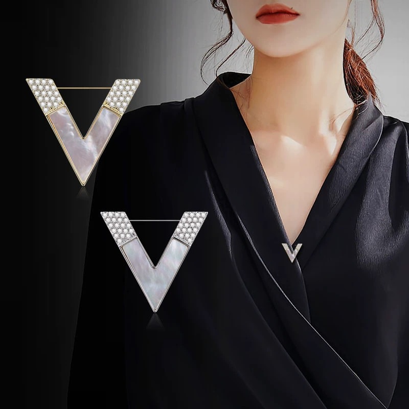 V Letter Brooch for Women, High-End Corsage, Summer Neckline Anti-Exposure Buckle, Elegant and High-End Pin, Suit Clothing Accessories