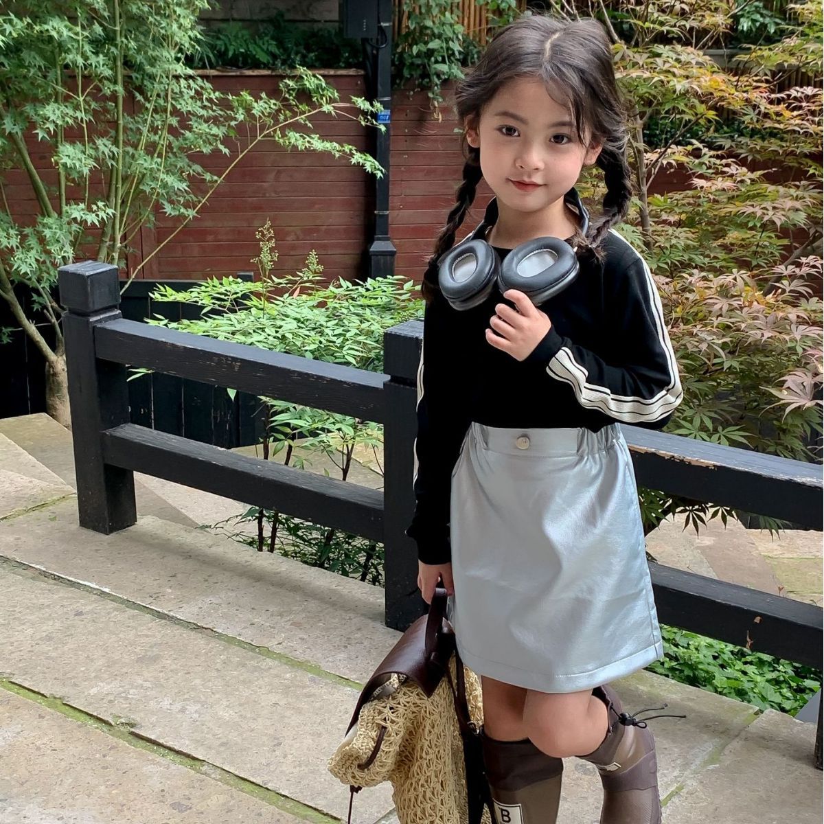 Camiseta para niños 2023 otoño ropa para niños costura de manga larga Camiseta femenina bebé moda camisa de fondo negro top de las niñas