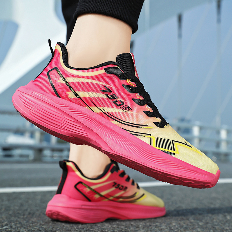 Zapatos deportivos ligeros para hombres primavera nuevos zapatos casuales de malla transpirable coreana pareja zapatos para correr maratón