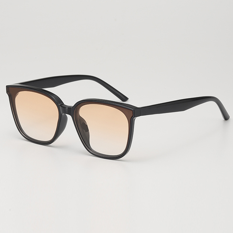 Retro fashionable trend square sunglasses