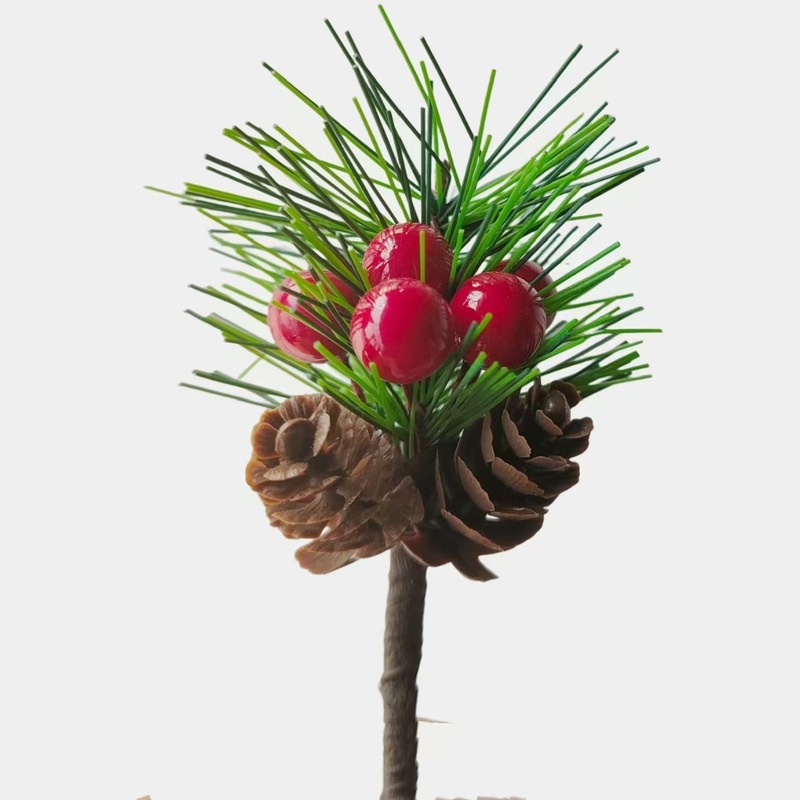 クロスボーダーのクリスマスの松の針はクリスマスの贈り物の箱を飾ります。|undefined