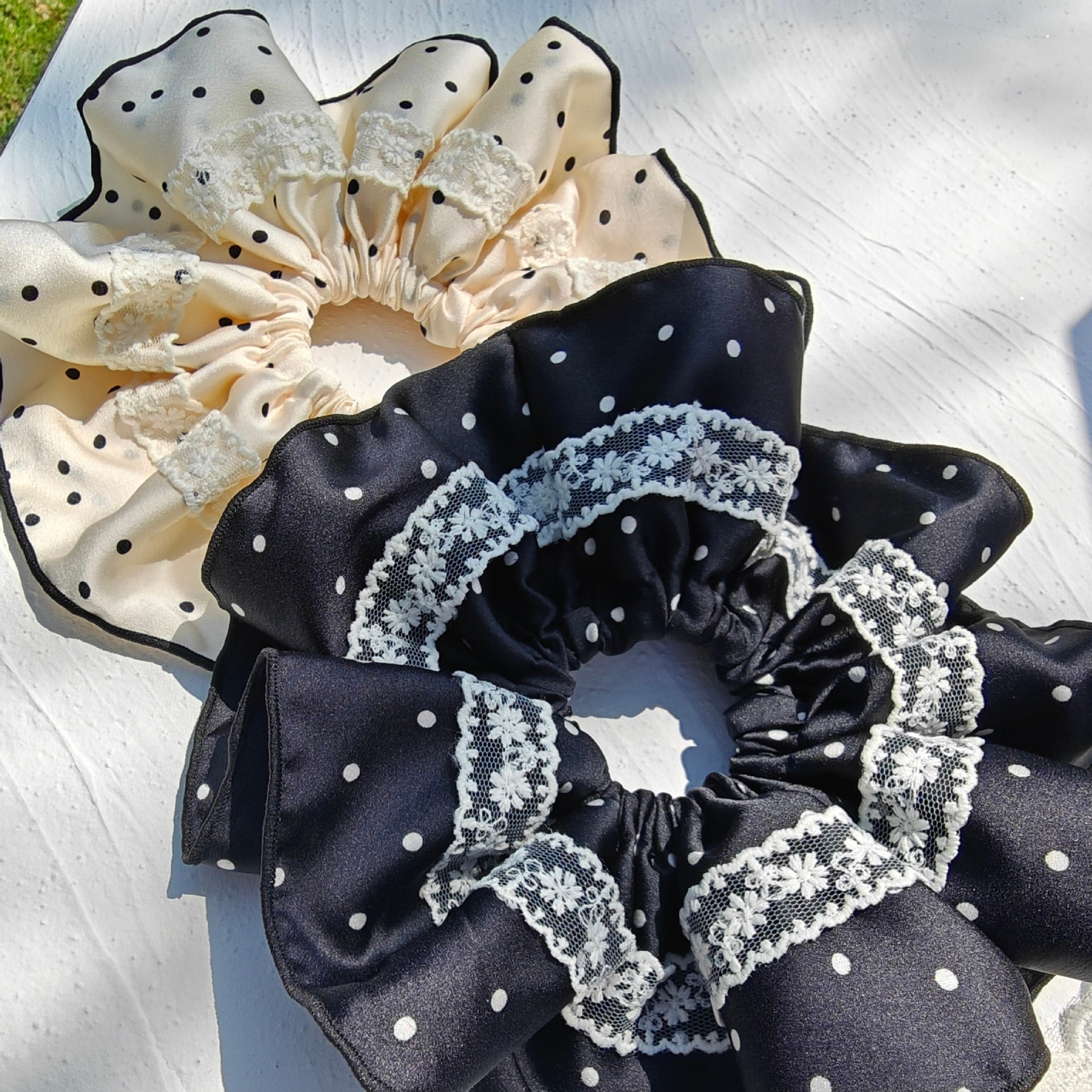 Sanfter Satin Scrunchie Mit Punkten Elegantes Elastisches Haargummi_voghion.com