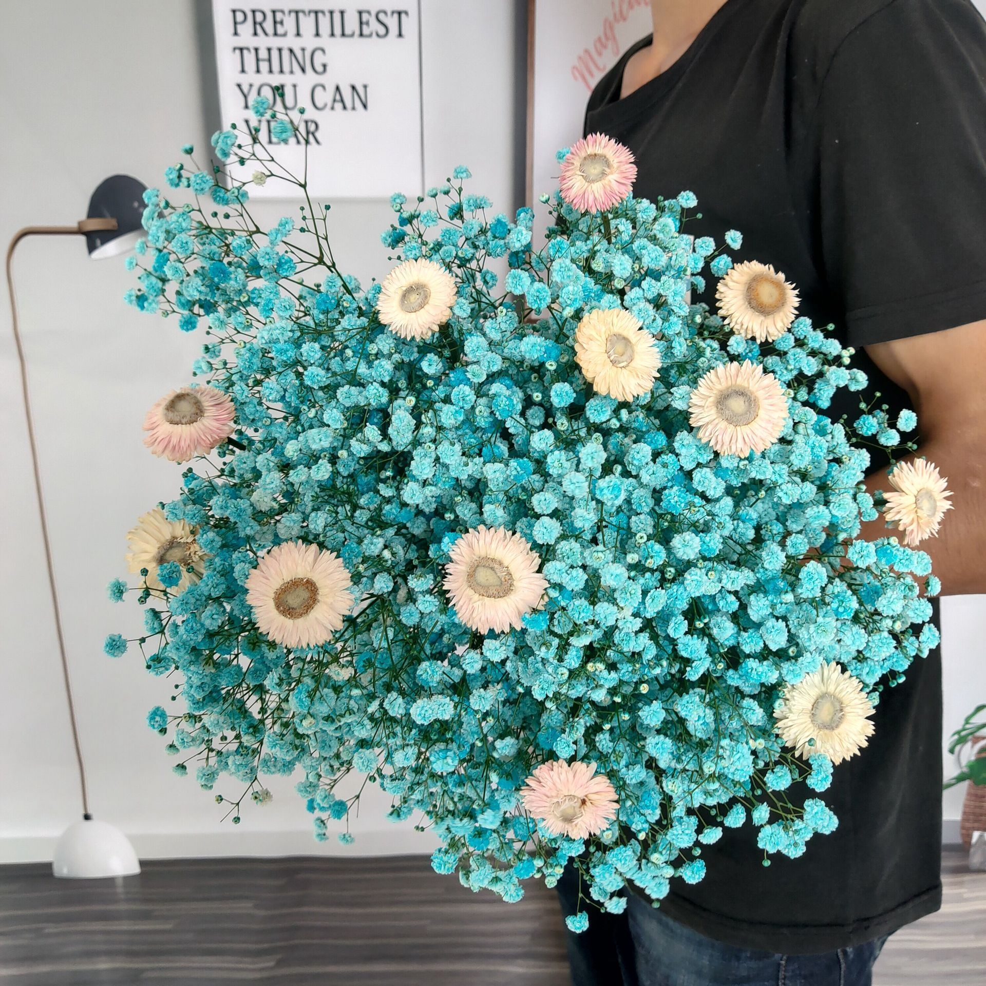 급상승 가격 블루 안개꽃 + 핑크와 화이트 데이지