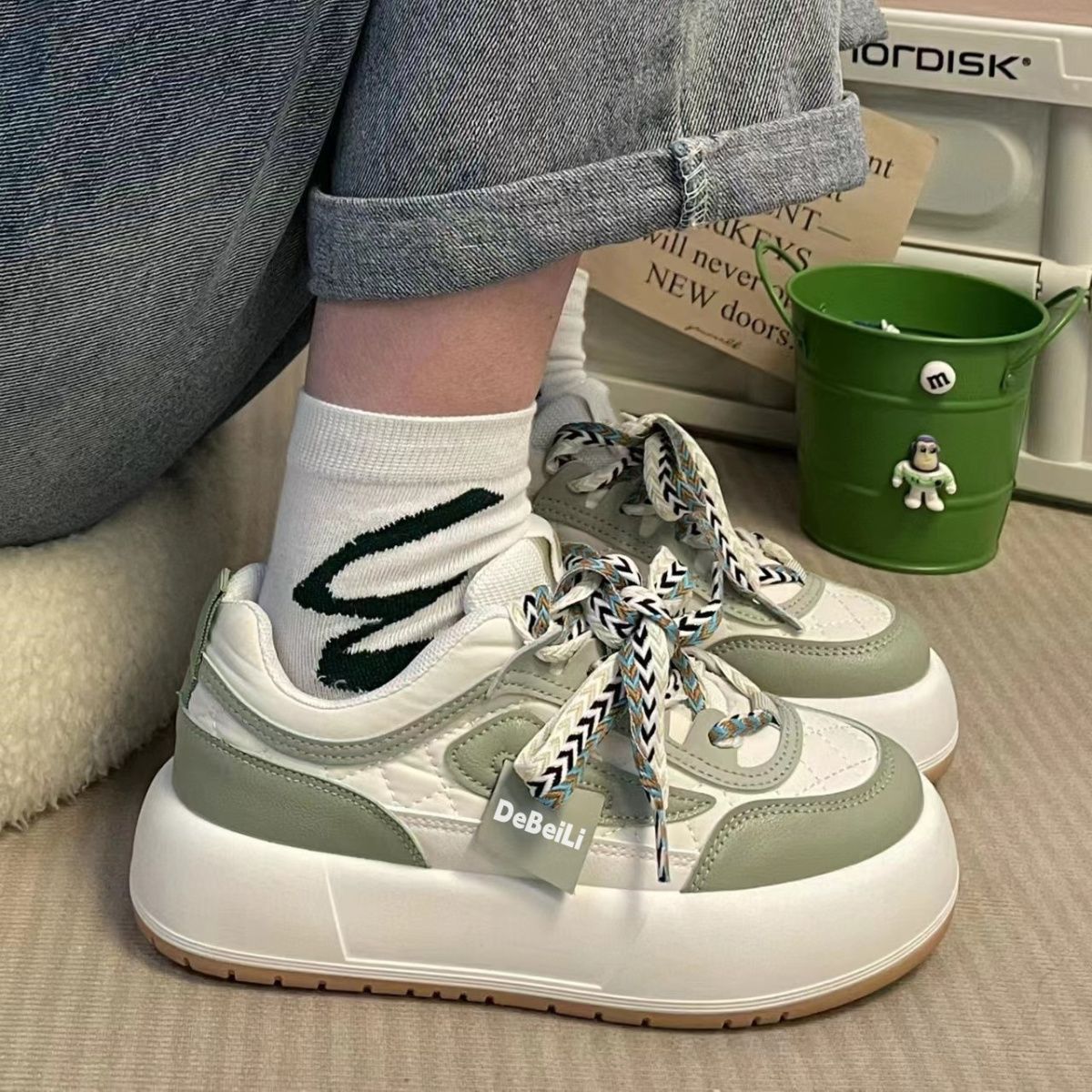 Pan pequeño zapatos blancos nuevos ins2024 estilo universal nicho de moda casual de alto valor zapatos de skate estudiantes de moda