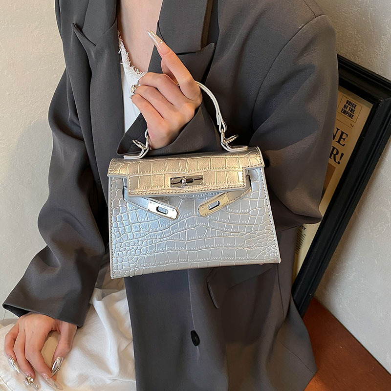 2024 nuevo patrón de cocodrilo blanco de lujo ligero mini bolso Kelly de segunda generación bolso femenino mensajero de cercanías