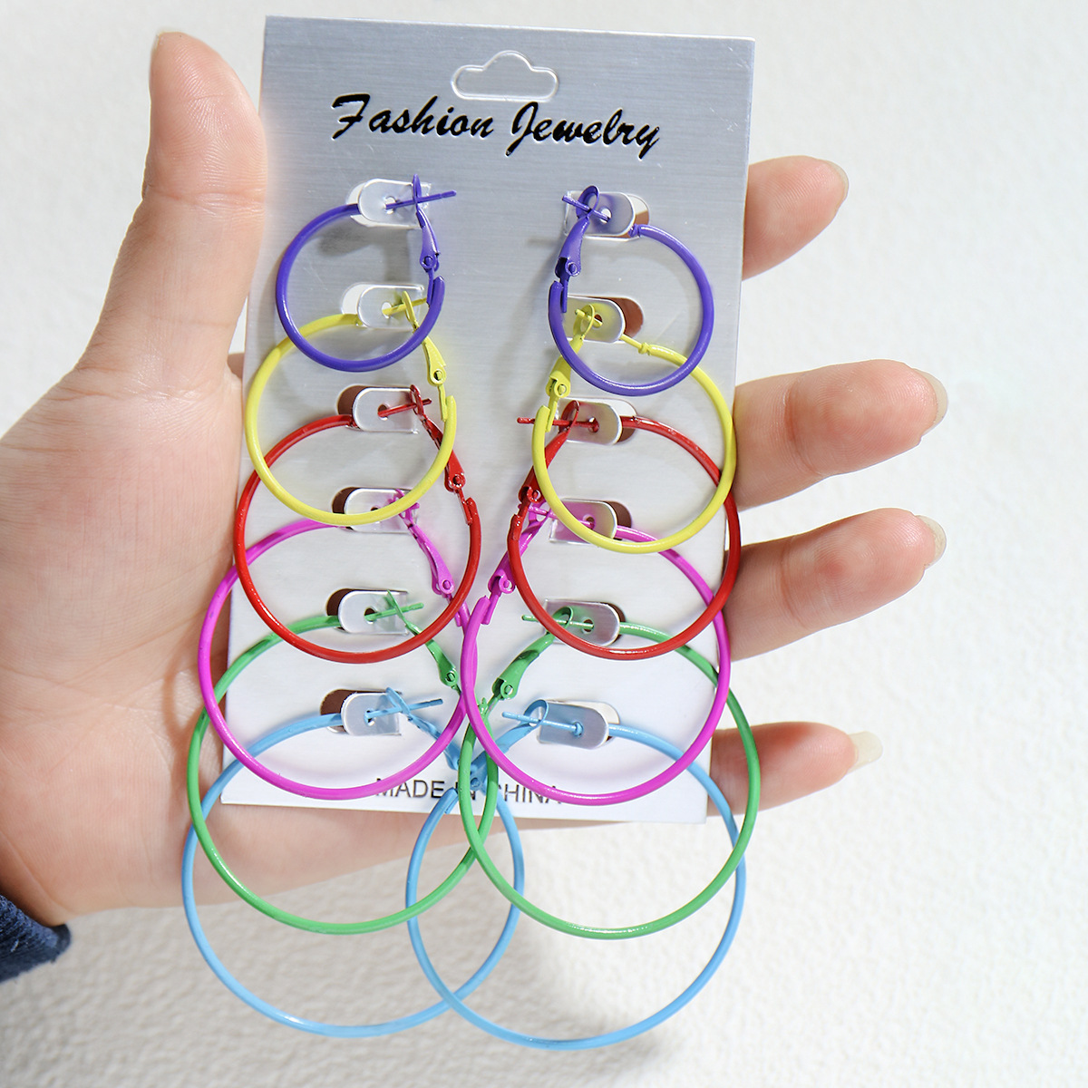 Moda europea y americana venta caliente transfronteriza nuevos productos pendientes de temperamento mujeres pintura en aerosol exagerada círculo de color 6 pares 1 juego