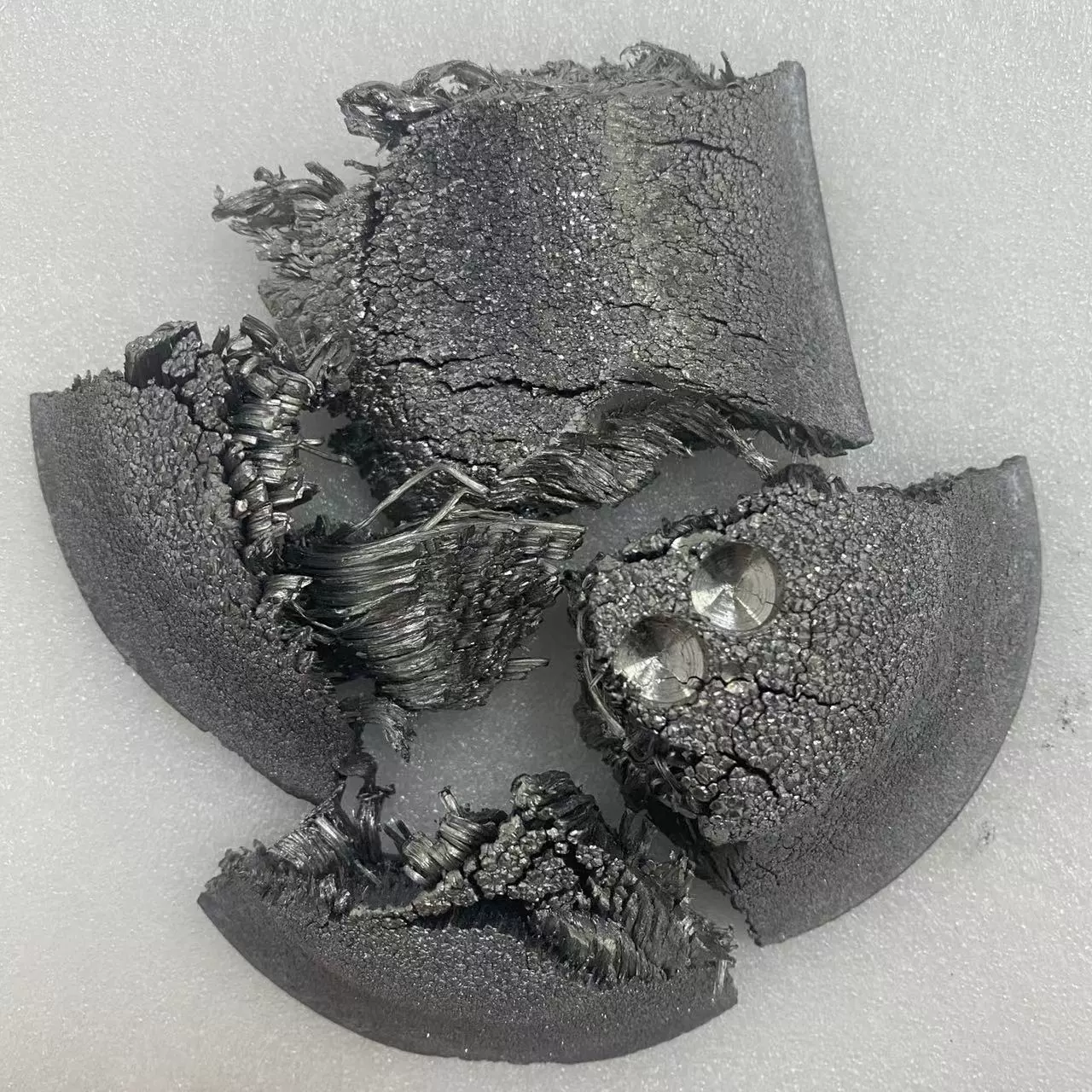 В наличии дистиллированный металлический туллий Tm высокой чистоты 99,99%, мишень из туллия, частицы туллия для научных исследований